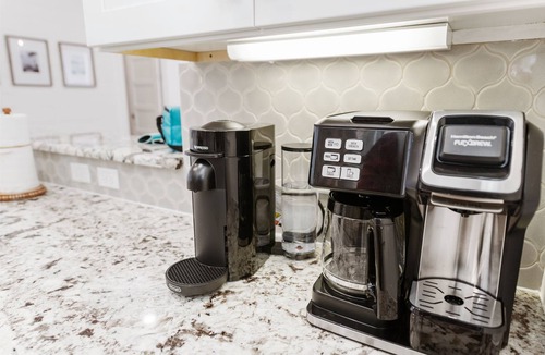 Greenway Park House | Seaplane Cottage, Dog Friendly! 4 Bikes