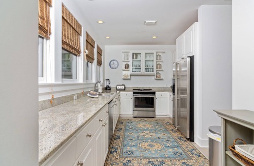 Seaside House | Seaside "Bluebonnet" |3 BR| 4 FULL baths| Sleeps 8 | 2 Kings | 4 Bikes!