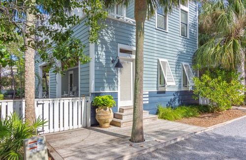 Seaside House | Seaside "Bluebonnet" |3 BR| 4 FULL baths| Sleeps 8 | 2 Kings | 4 Bikes!