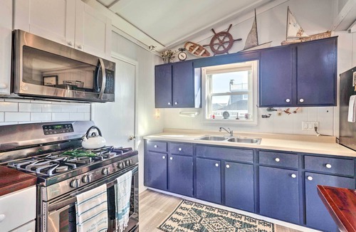 Matunuck House | Seaside SK Getaway: Steps to Matunuck Beach!