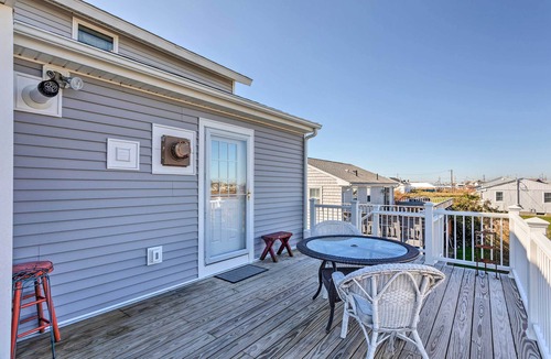 Matunuck House | Seaside SK Getaway: Steps to Matunuck Beach!