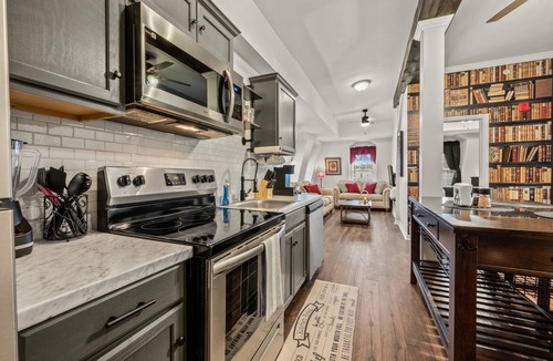 Wallingford Center Apartment | Seasons Hospitality Presents all new large 1BR apartment