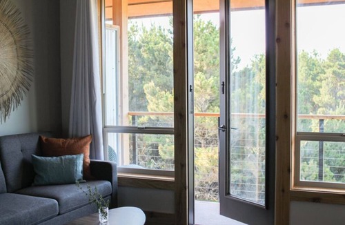Long Beach Hotel | Seaview Sanctuary: 3 Beautiful Units, Pool! Close to Beard's Hollow View Point