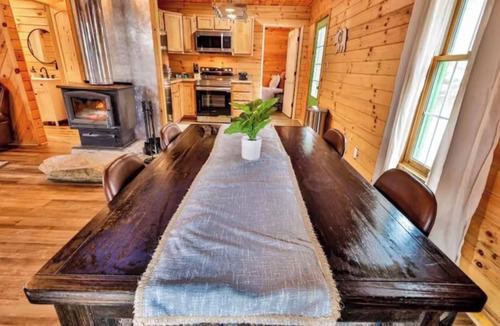 Louisa Cabin | Secluded 2 Bedroom Timber Ridge Cabin- Hot Tub, Lake Boat Ramp 1 Mile, Fishing