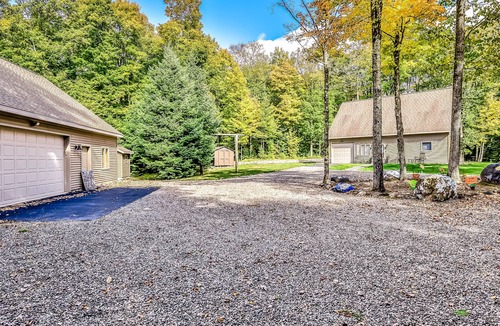 Phelps House | Secluded 26-acre hideaway near trails & fishing lake - wood stove, WiFi, dogs OK