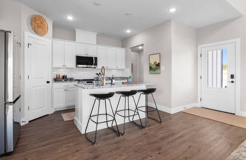 Glen Rose House | Secluded 3-Bed 3-Bath Modern Farmhouse with Pickleball Court Firepit and Patio