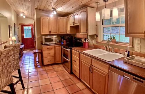 Eureka Springs Historic District Cabin | Secluded authentic log cabin with firepit, pizza oven & private patio