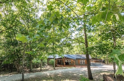 Eureka Springs Cabin | Secluded cabin close to Eureka Springs and Table Rock Lake