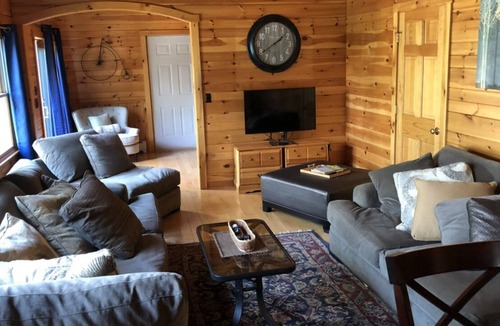Huntington Cabin | Secluded cozy mountain cottage attached to main house garage !! 150 mile view!!