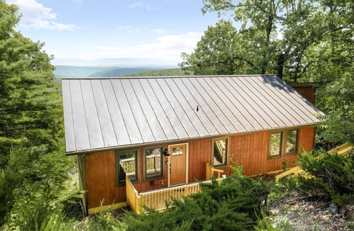 Bergton Ski Chalet | Secluded Mountain Chalet with Million Dollar Views! Family and Pet Friendly