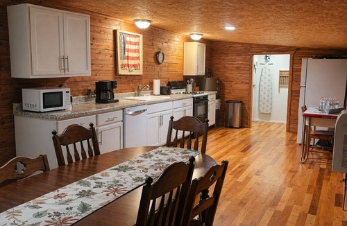 Oak Grove Cabin | Secluded Table Rock Lake Cabin Near Branson