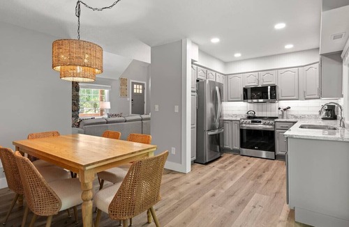 Royal Pines Apartment | See What All The 5-Star Fuss Is About & Book Now!