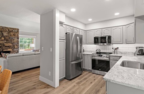Royal Pines Apartment | See What All The 5-Star Fuss Is About & Book Now!
