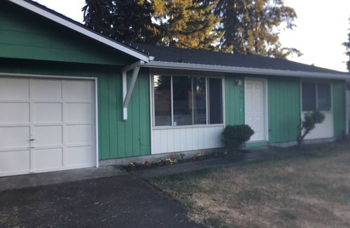 Fort Lewis House | Serene 2-bedroom townhome in charming Spanaway perfect for relaxing