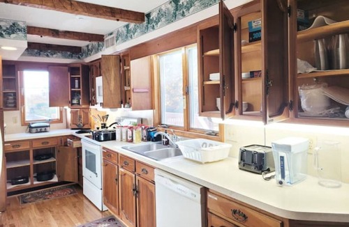 Linganore-Bartonsville House | Serene 51-Acre Estate with Beautiful Farmhouse-Your Nature Retreat Awaits!
