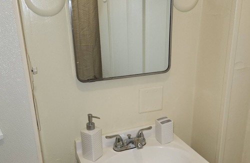 Austin Apartment | Serene and spacious one bedroom unit