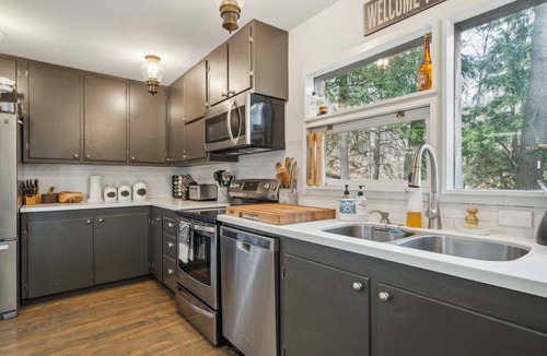 Pittsfield House | Serene Architect-designed Vermont Chalet 4 Bedroom Home