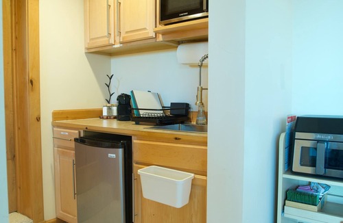 Mercer Island House | Serene King Suite Retreat on Quiet Mercer Island