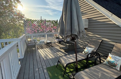 South Valley Stream Apartment | "Serene Retreat near JFK: Private Balcony, Yard, and Pool Access"