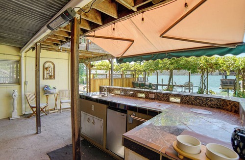 Wilbur Springs House | Shared Boat Dock at Clear Lake Couple’s Retreat
