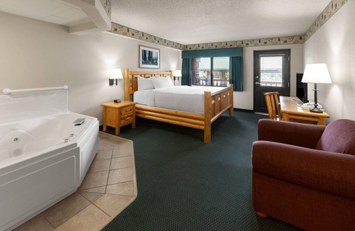 Shell Lake Hotel | Shell Lake Lodge, a Travelodge by Wyndham