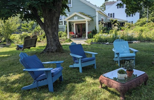 Blue Hill House | Shipbuilder's home - COMPLETELY surrounded by water: 2 docks for access