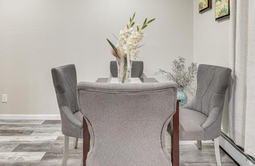 Deer Park Apartment | Shop, Hike, Golf & Swim: Inviting Deer Park Escape