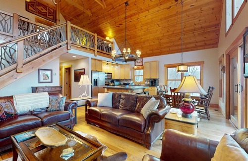 Wildwood Mountain Cabin | Shortoff Mountain Out Every Window. A Hot Tub Surrounded by Flame Azaleas. | Mountain Treehouse