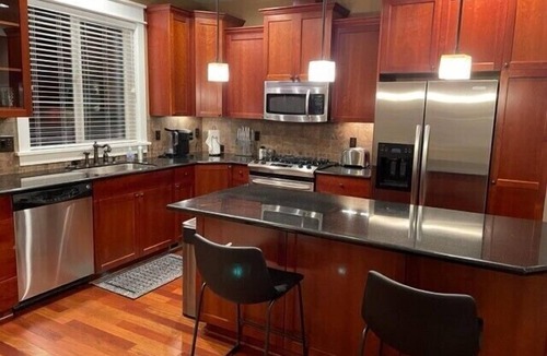 Sunnyside House | Simply Chic townhome 15 mins to PDX airport.