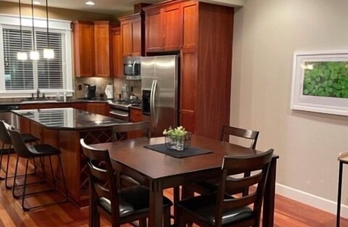 Sunnyside House | Simply Chic townhome 15 mins to PDX airport.