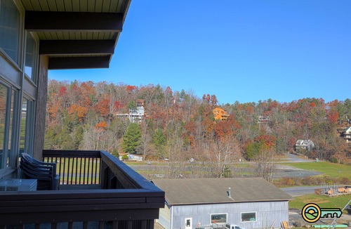 Mount Jackson Condo | Ski/MTB/Golf Condo (#133) - Slope side | Slope & Resort valley views | Vaulted ceilings!