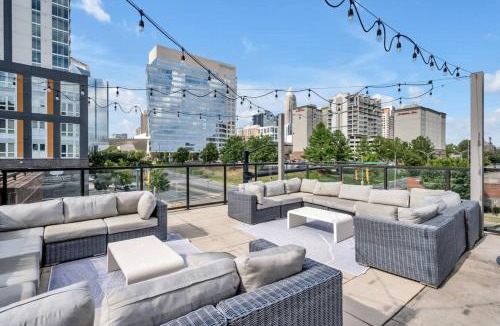 Second Ward Apartment | Skyline Suite - Free Parking, Pool, City Views