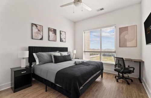 Second Ward Apartment | Skyline Suite - Free Parking, Pool, City Views