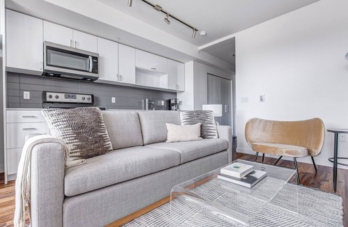 Wilburton Apartment | Sleek Bellevue 1BR w/BBQ, Gym, W/D, near Spring District, by Blueground