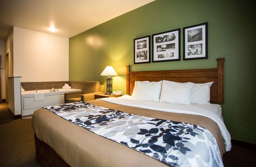 Eau Claire Hotel | Sleep Inn & Suites Conference Center Eau Claire North