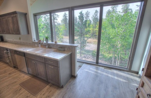 Deadwood Cabin | Sleepy Hollow Cabin with hot tub located in Powder House Pass