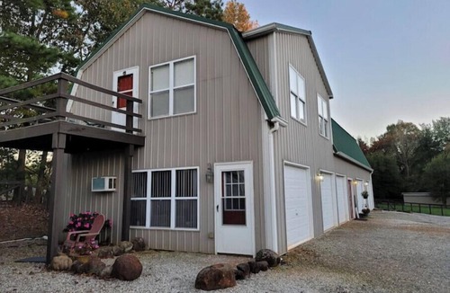 Comer House | Small Bunkhouse on Horse Farm with Pond!