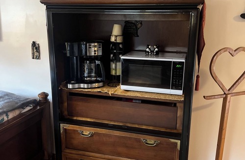 Mingo Apartment | Smith’s mother in law suite, pet friendly!