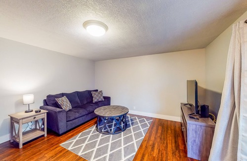 Central Oregon House | Snowbird-Friendly Home with Private Washer/Dryer, Fast WiFi, Yard, & A/C