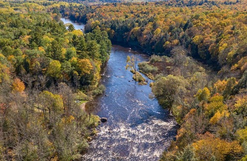 White Lake House | Soak, Relax & Explore! Walk to Wolf River