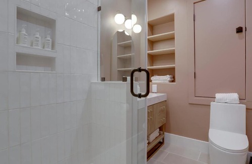 Stanton Park Apartment | Sojourn's Stanton Park Home Sleeps 4