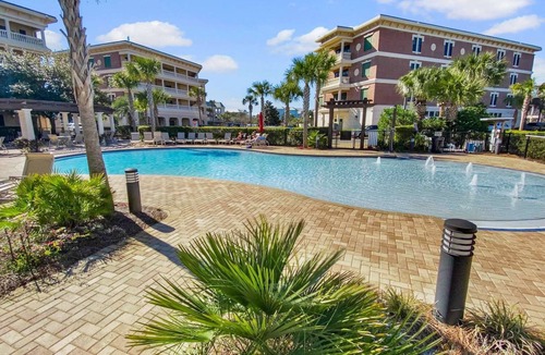 Treetop Condo | "Sol Mate" #239 Studio Sleeps 4
