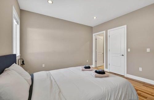 Tolland House | Solar-Powered Luxury Estate Master Spa, Tesla EV, Fast WiFi, Game Room