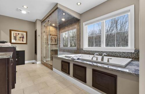 Tolland House | Solar-Powered Luxury Estate Master Spa, Tesla EV, Fast WiFi, Game Room