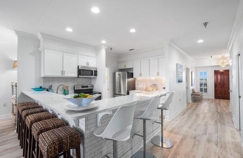 Seacrest Beach Apartment | Southern Charm 409, Village of South Walton