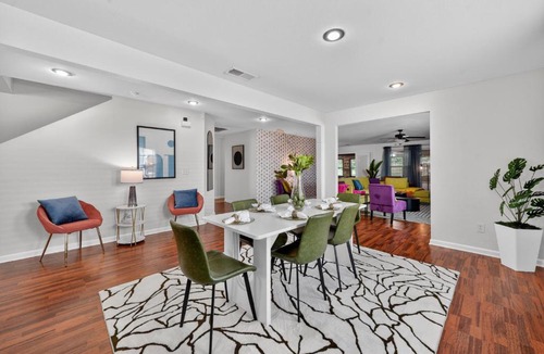 Normal House | Southern Comfort Escapes 5BR for 14 Near NASA home