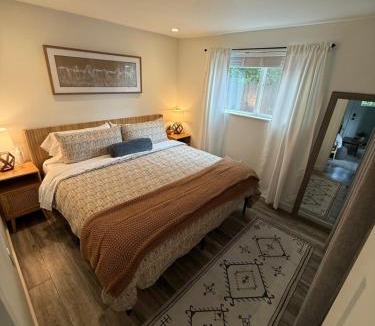 Medford Apartment | Southern Comfort - Hot tub - Modern - Relaxing