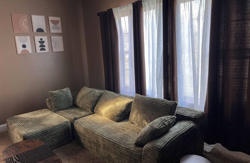 Findlay Apartment | Spacious 2BR Apartment. 3 Queen Beds. Sleeps 6. Findlay, OH