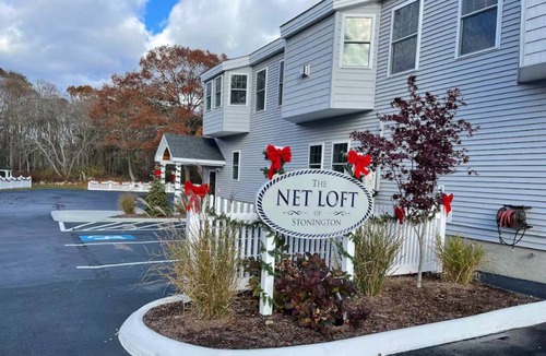 Stonington Apartment | Spacious 2BR Condo - Minutes to DT Mystic