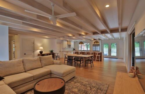 Waynesboro House | Spacious 3B2B Minutes to Skyline